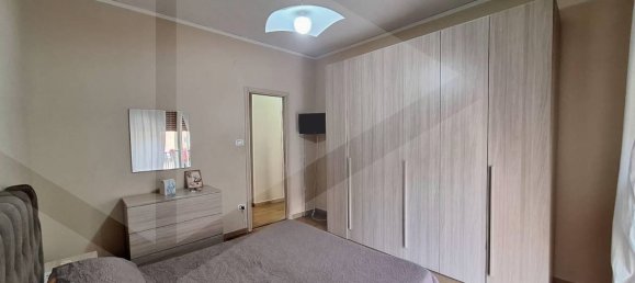 4-salle Appartement à Naples, Italy No. 34530 7