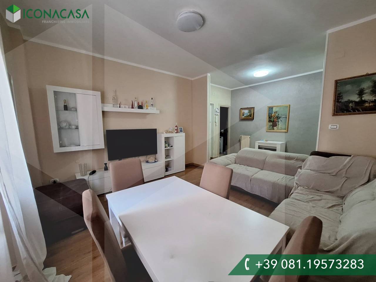 4-salle Appartement à Naples, Italy No. 34530