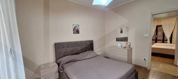 4-salle Appartement à Naples, Italy No. 34530 6