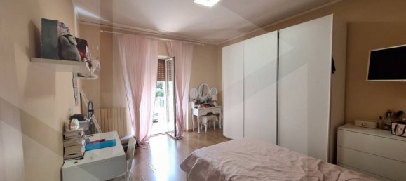 4-salle Appartement à Naples, Italy No. 34530 29