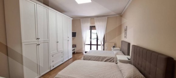 4-salle Appartement à Naples, Italy No. 34530 16