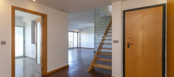 4 bedrooms Duplex in Senhora da Hora, Portugal No. 38149 3