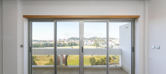 4 bedrooms Duplex in Senhora da Hora, Portugal No. 38149 5