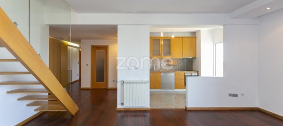 4 bedrooms Duplex in Senhora da Hora, Portugal No. 38149 2