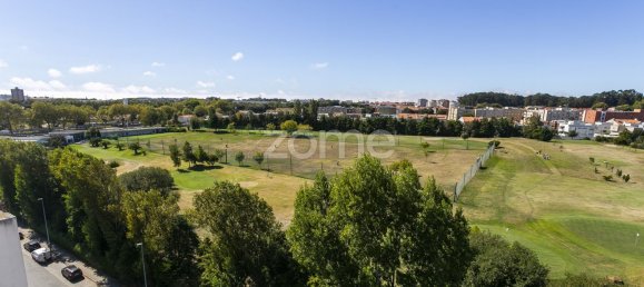 4 bedrooms Duplex in Senhora da Hora, Portugal No. 38149 38