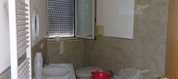 5 rooms Apartment in Corropoli, Italy No. 345428 6