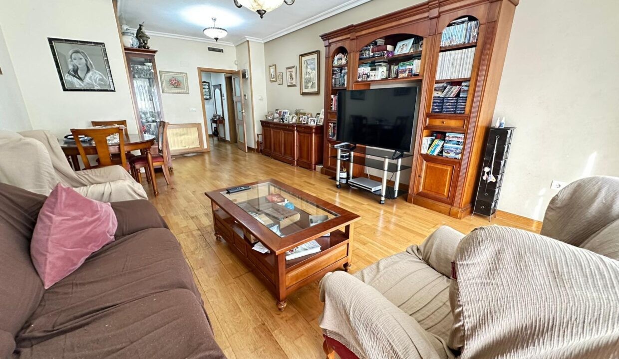 4 bedrooms Apartment in Alicante, Spain No. 125125