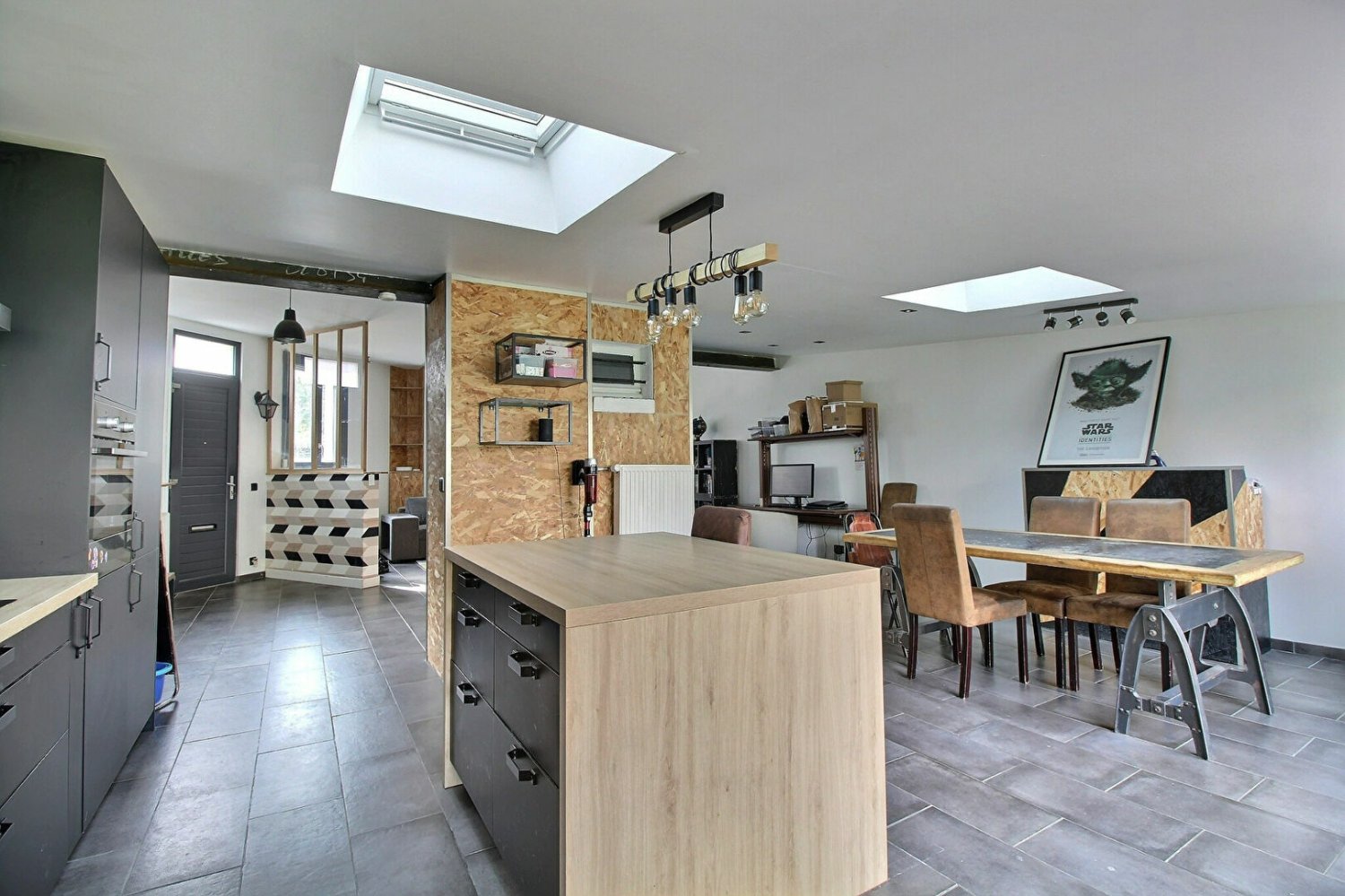 2 bedrooms House in Colombes, France No. 150328