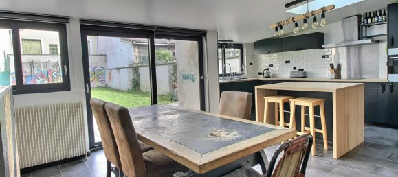 2 bedrooms House in Colombes, France No. 150328 6