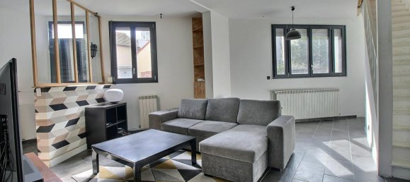 2 bedrooms House in Colombes, France No. 150328 5