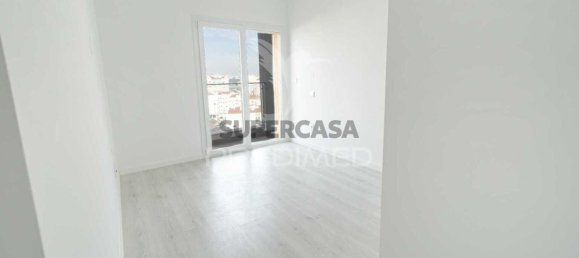 3 bedrooms Duplex in Corroios, Portugal No. 238735 2