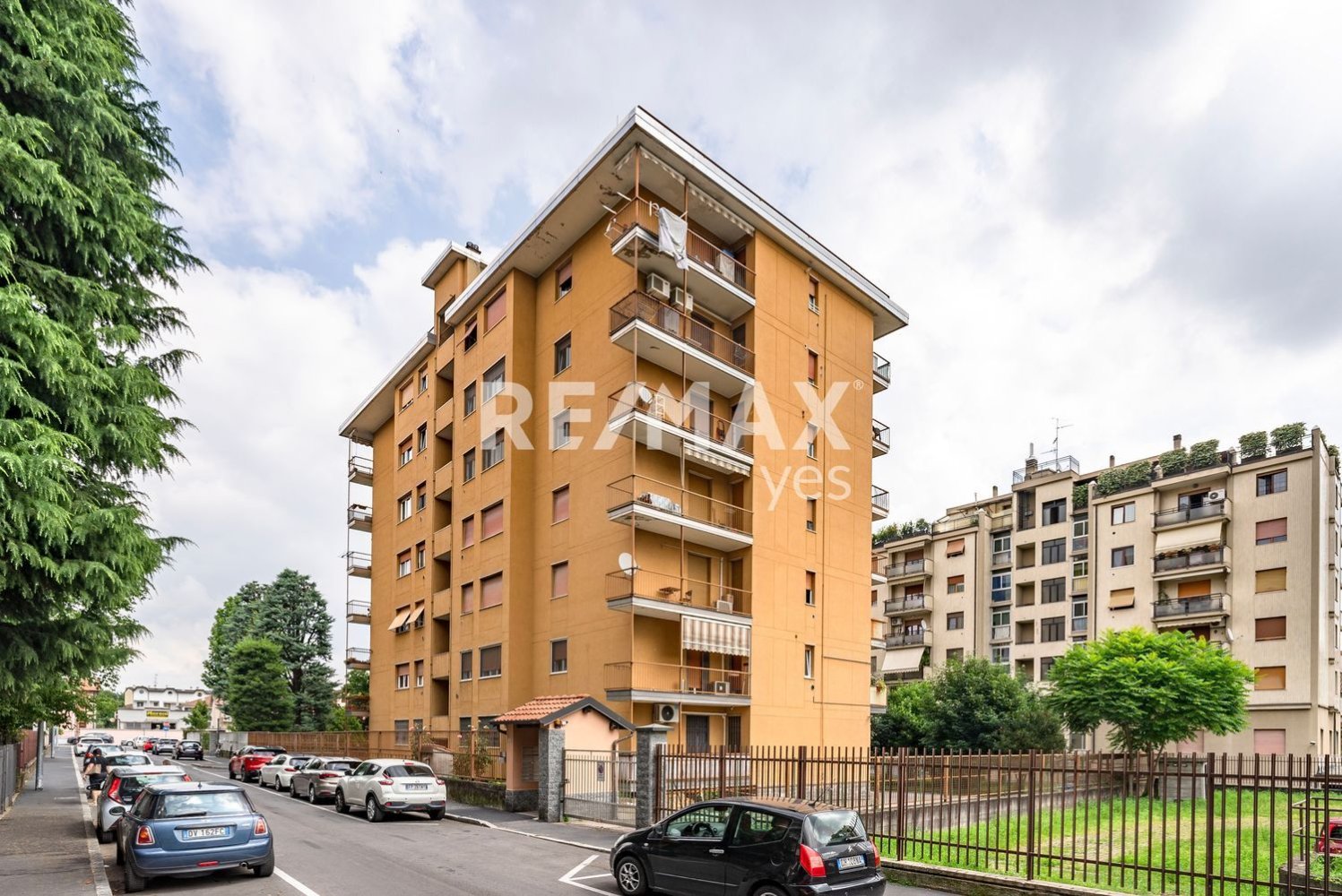 Apartamento de 2 dormitorios en Garbagnate Milanese, Italy No. 392597