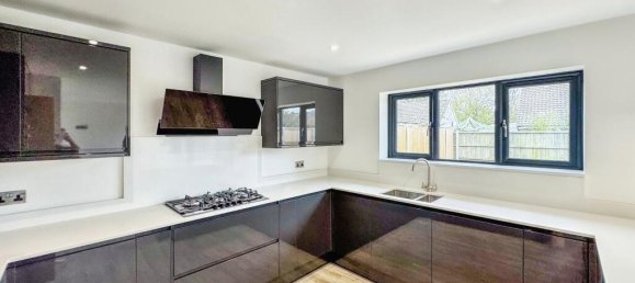 4 bedrooms House in Littlehampton, United Kingdom No. 10636 8