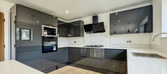 4 bedrooms House in Littlehampton, United Kingdom No. 10636 2