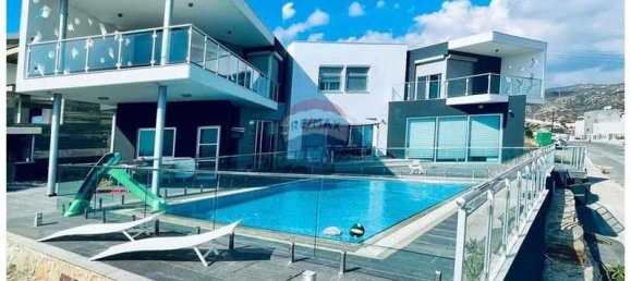 5 bedrooms Villa in Agios Athanasios, Cyprus No. 13508 11