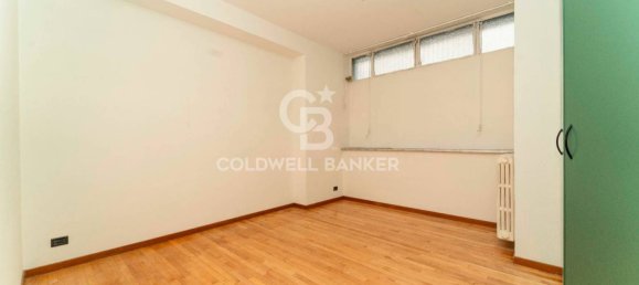 Офис с 4 комнатами в Турин, Италия № 206311 17