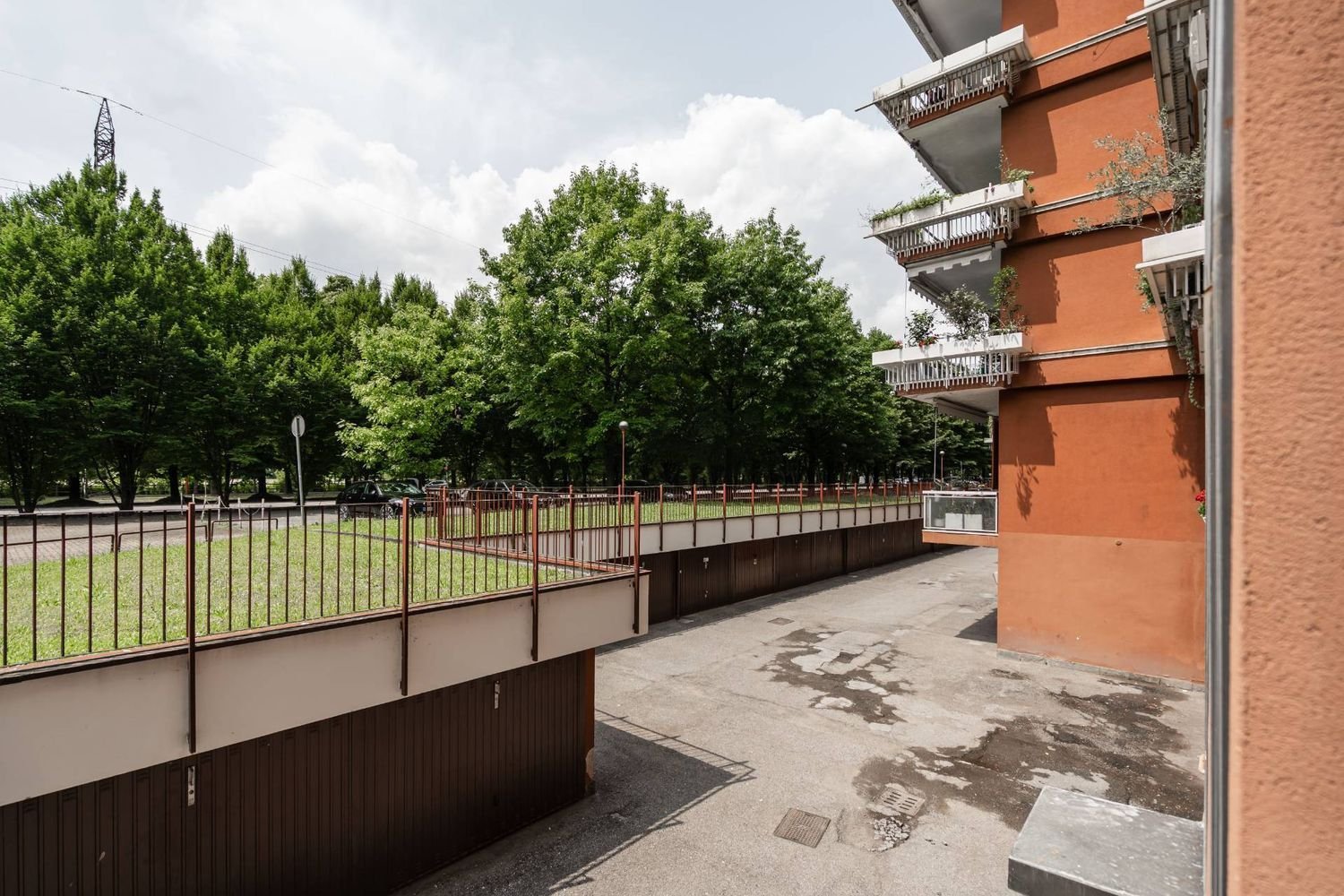  مرآب في Segrate, Italy 21متر مربع رقم 365671