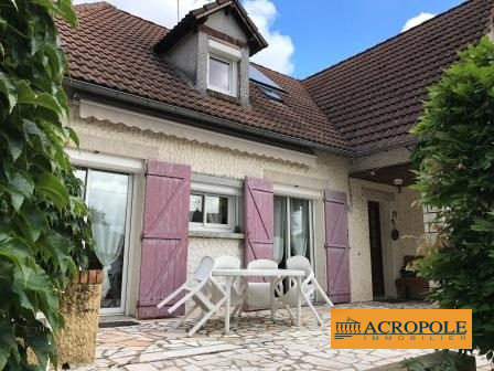 Casa de 8 dormitorios en Gien, France No. 92179