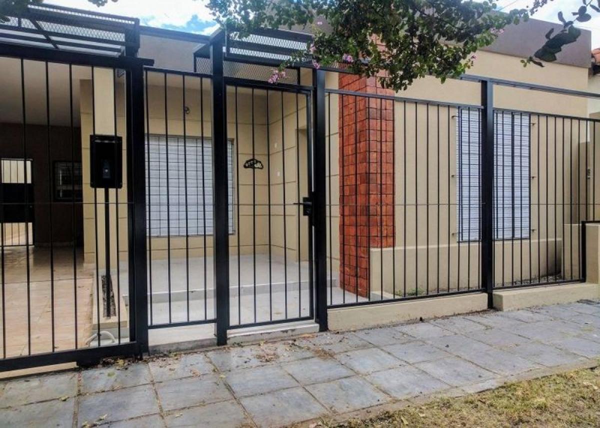 3 bedrooms House in Moron, Argentina No. 58482