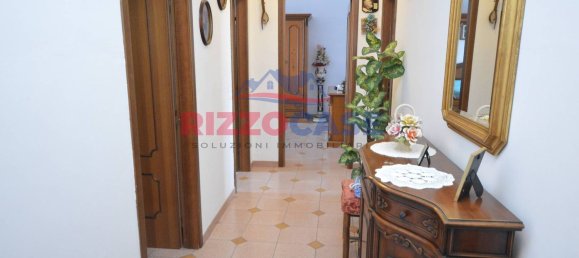 4-salle Appartement à Crosia, Italy No. 291010 8