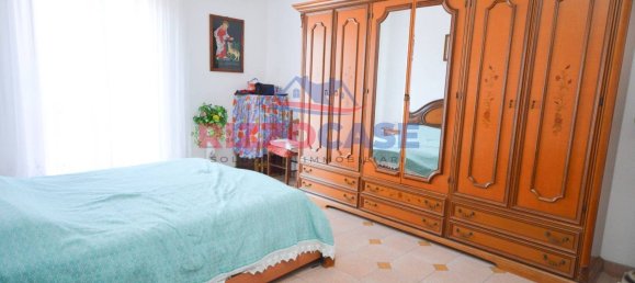 4-salle Appartement à Crosia, Italy No. 291010 11