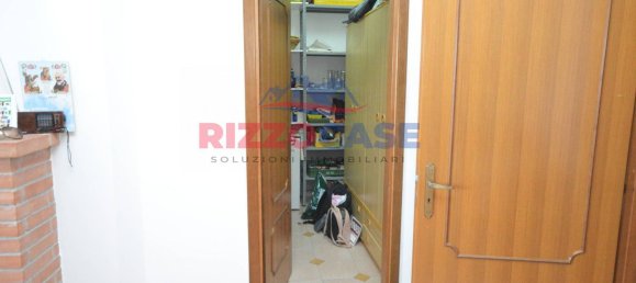 4-salle Appartement à Crosia, Italy No. 291010 7