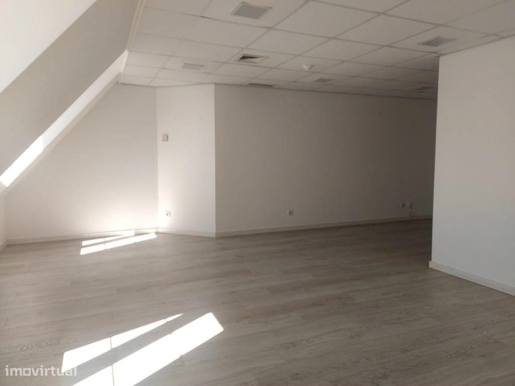 44m² Office in Lisbon, Portugal No. 94133