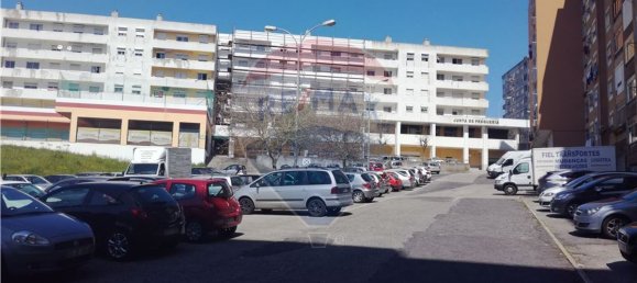 204m² Commercial property in Amadora, Portugal No. 69620 4