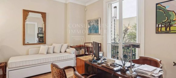 3 bedrooms Apartment in Paris, France No. 178968 3