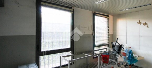 2-salle Propriété commerciale à Cavenago di Brianza, Italy No. 63635 4