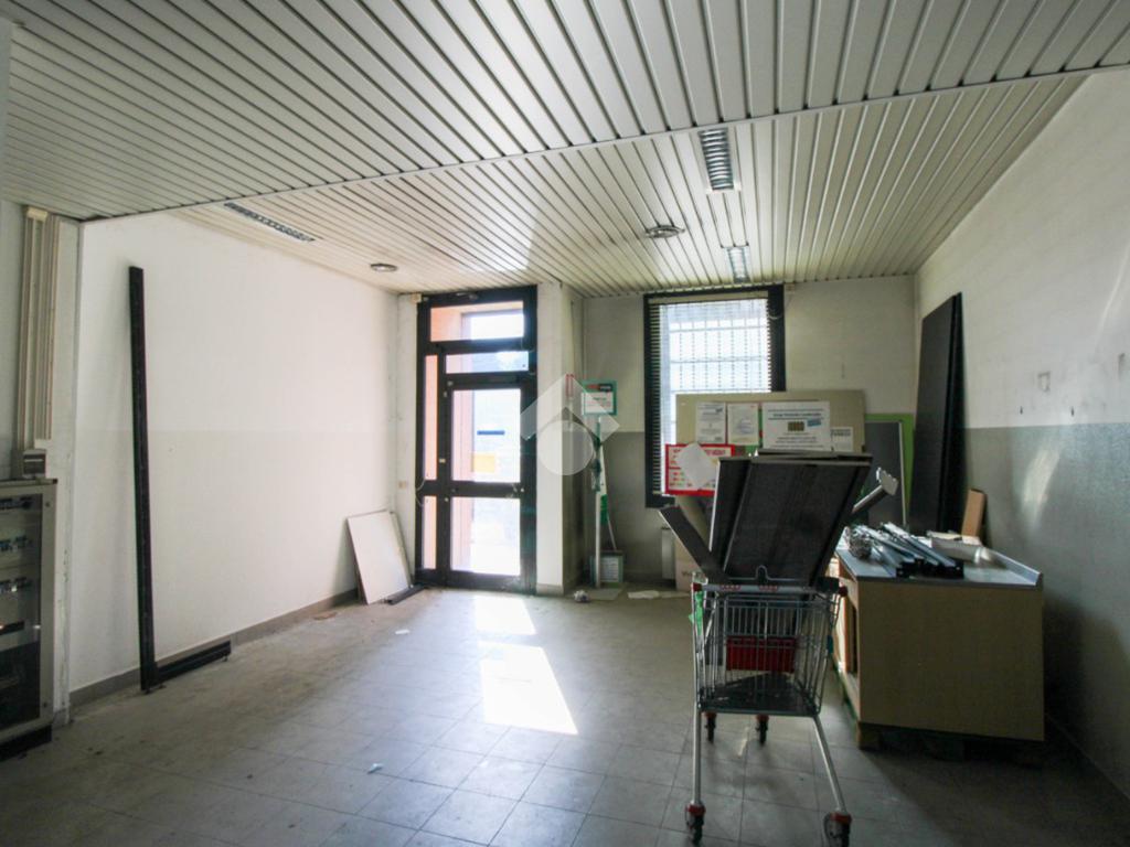 2-salle Propriété commerciale à Cavenago di Brianza, Italy No. 63635