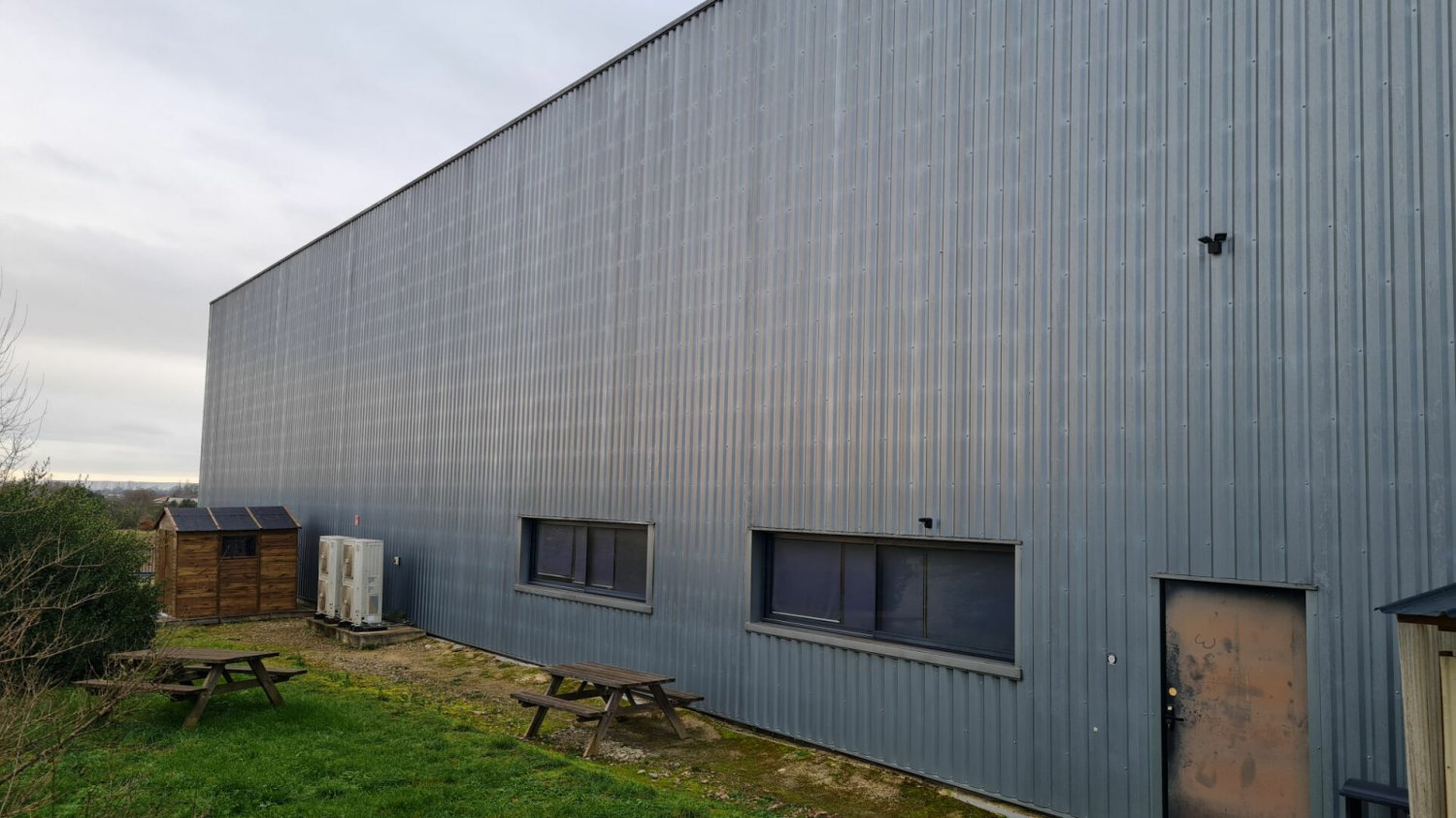 Коммерческая недвижимость 1250м² в Коньяк, Франция № 95567