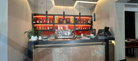 250m² Commercial property in Avezzano, Italy No. 18680 2