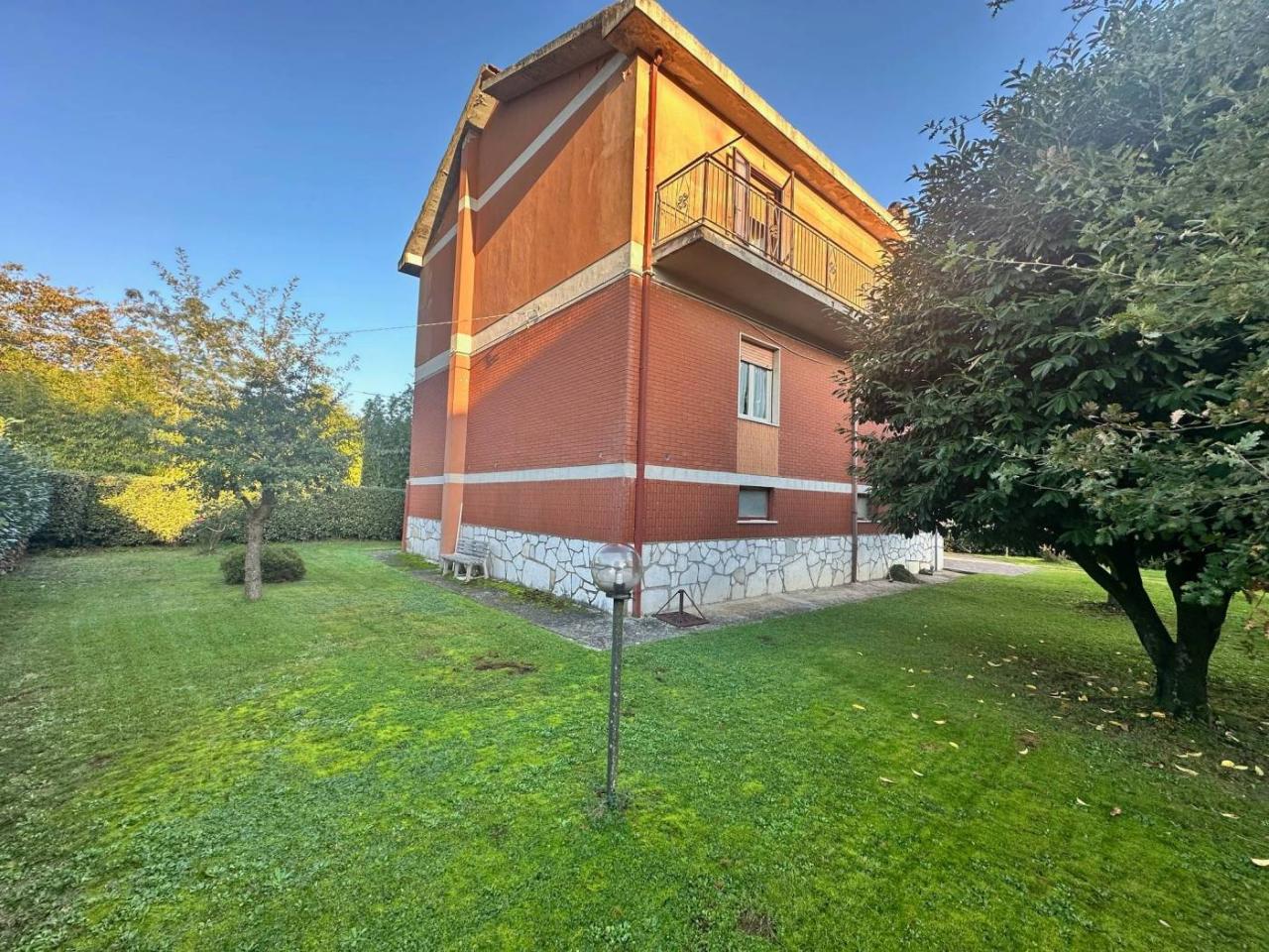 Casa de 9 habitaciónes en Colleferro, Italy No. 152297