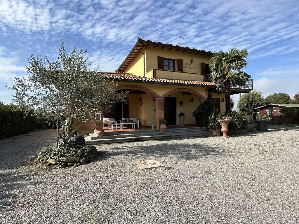 4 rooms Villa in Cortona, Italy No. 36687