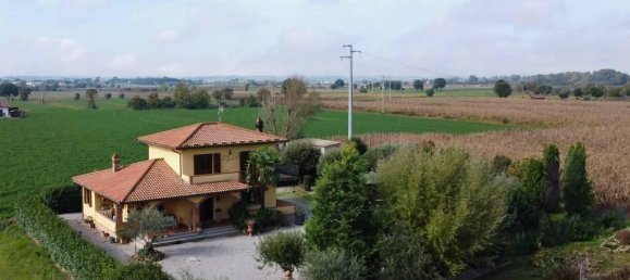 4 rooms Villa in Cortona, Italy No. 36687 2