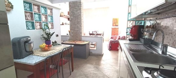 3 rooms Apartment in Carrara, Italy No. 31143 2