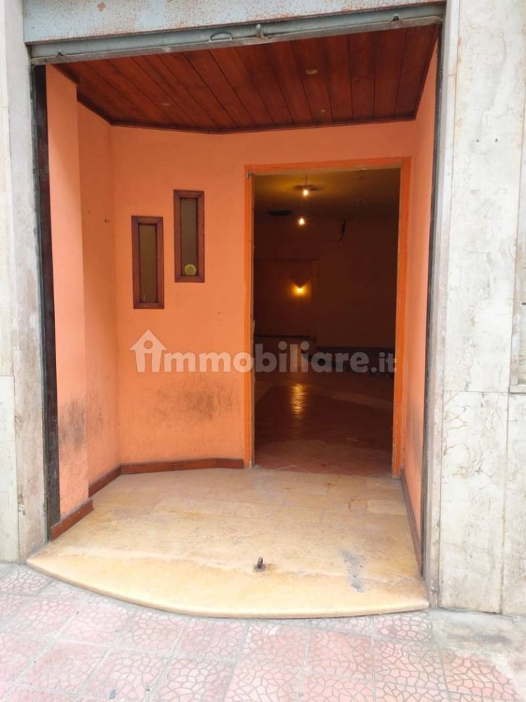 2 rooms Commercial property in Foggia, Italy No. 84153