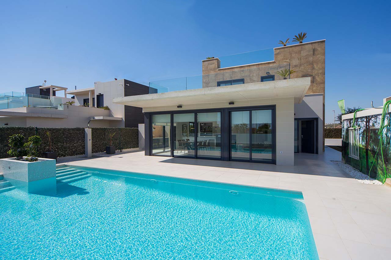 4 bedrooms Villa in San Miguel de Salinas, Spain No. 6335