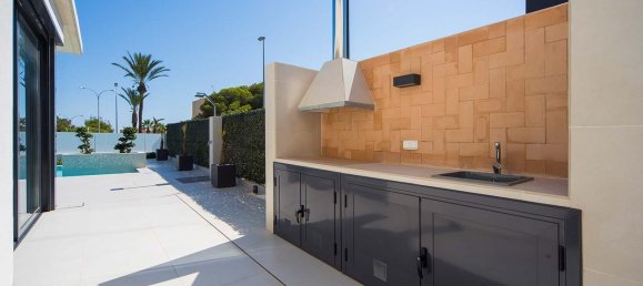 4 bedrooms Villa in San Miguel de Salinas, Spain No. 6335 2