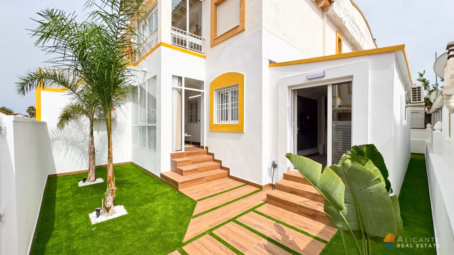 2 bedrooms Bungalow in Torrevieja, Spain No. 197285