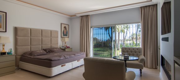 7 bedrooms Villa in Marbella, Spain No. 640 18