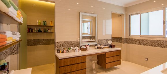 7 bedrooms Villa in Marbella, Spain No. 640 25