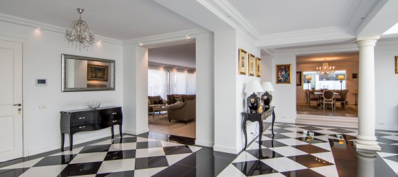 7 bedrooms Villa in Marbella, Spain No. 640 16