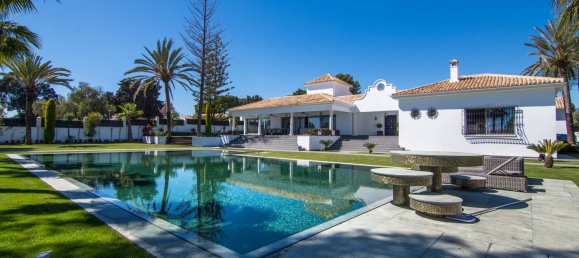 7 bedrooms Villa in Marbella, Spain No. 640 6