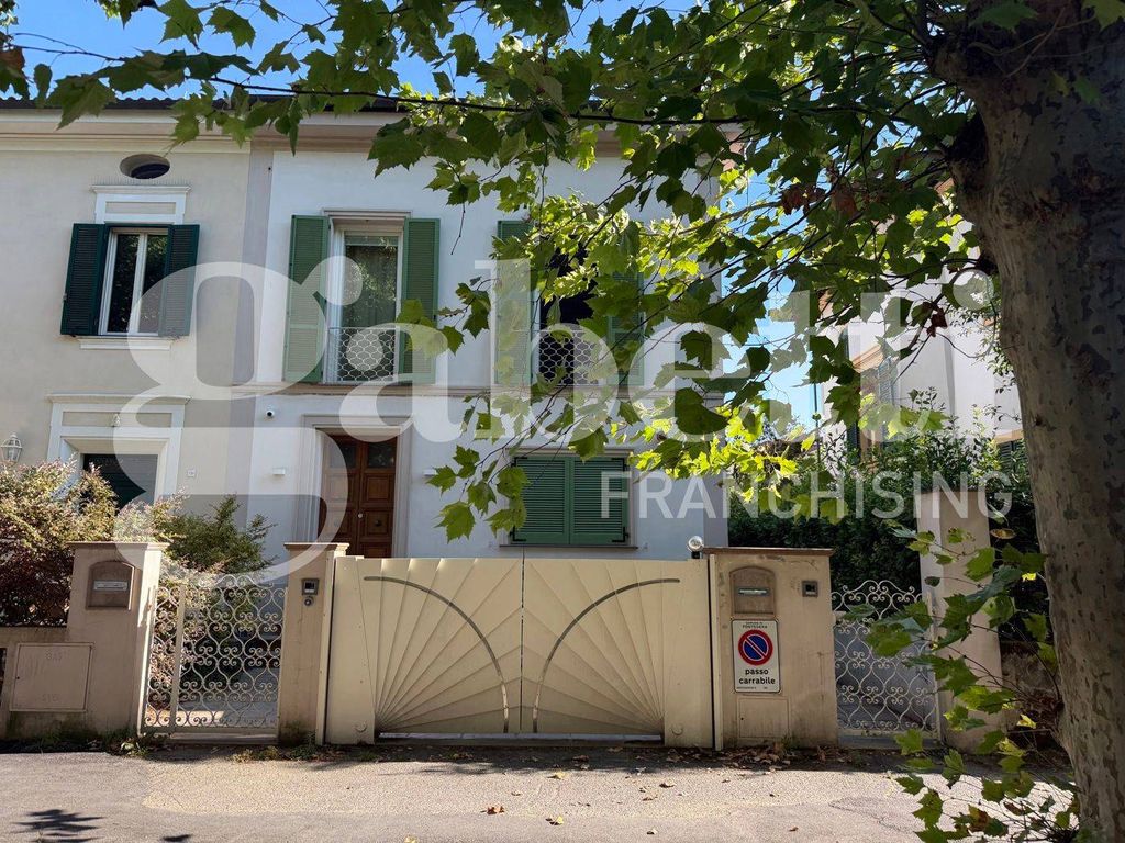 5 Schlafzimmer Haus in Pontedera, Italy, Nr. 274010