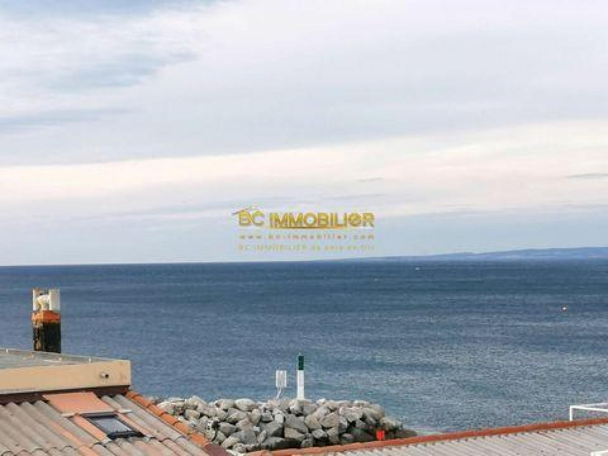 3 bedrooms House in Marseille, France No. 9358