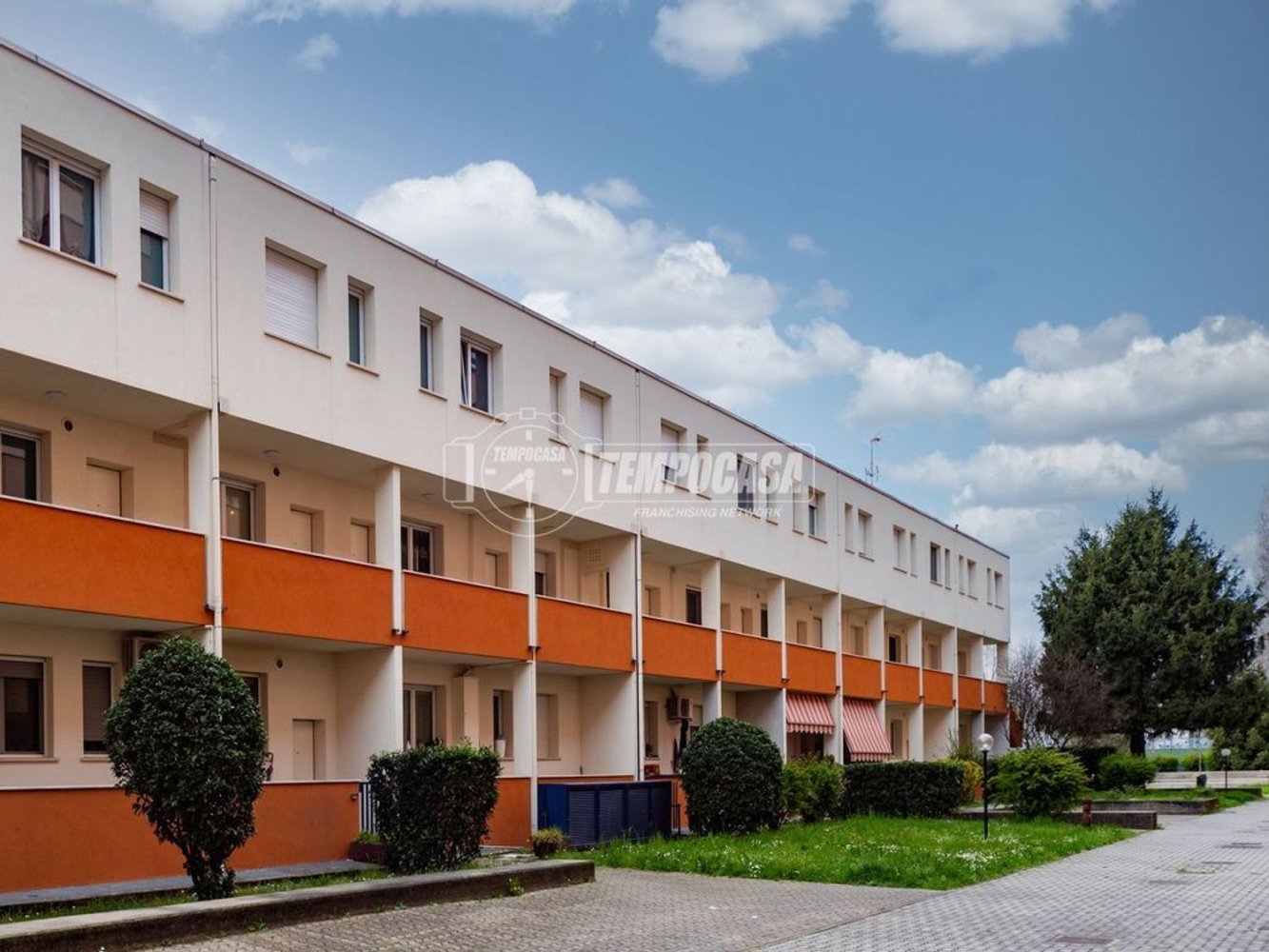 3-salle Duplex à Muggiò, Italy No. 201642