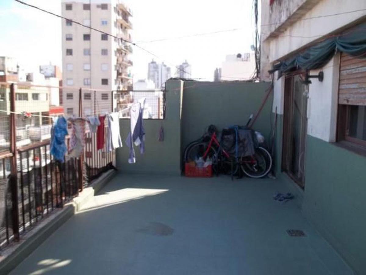 Apartamento de 3 dormitorios en Buenos Aires, Argentina No. 76490