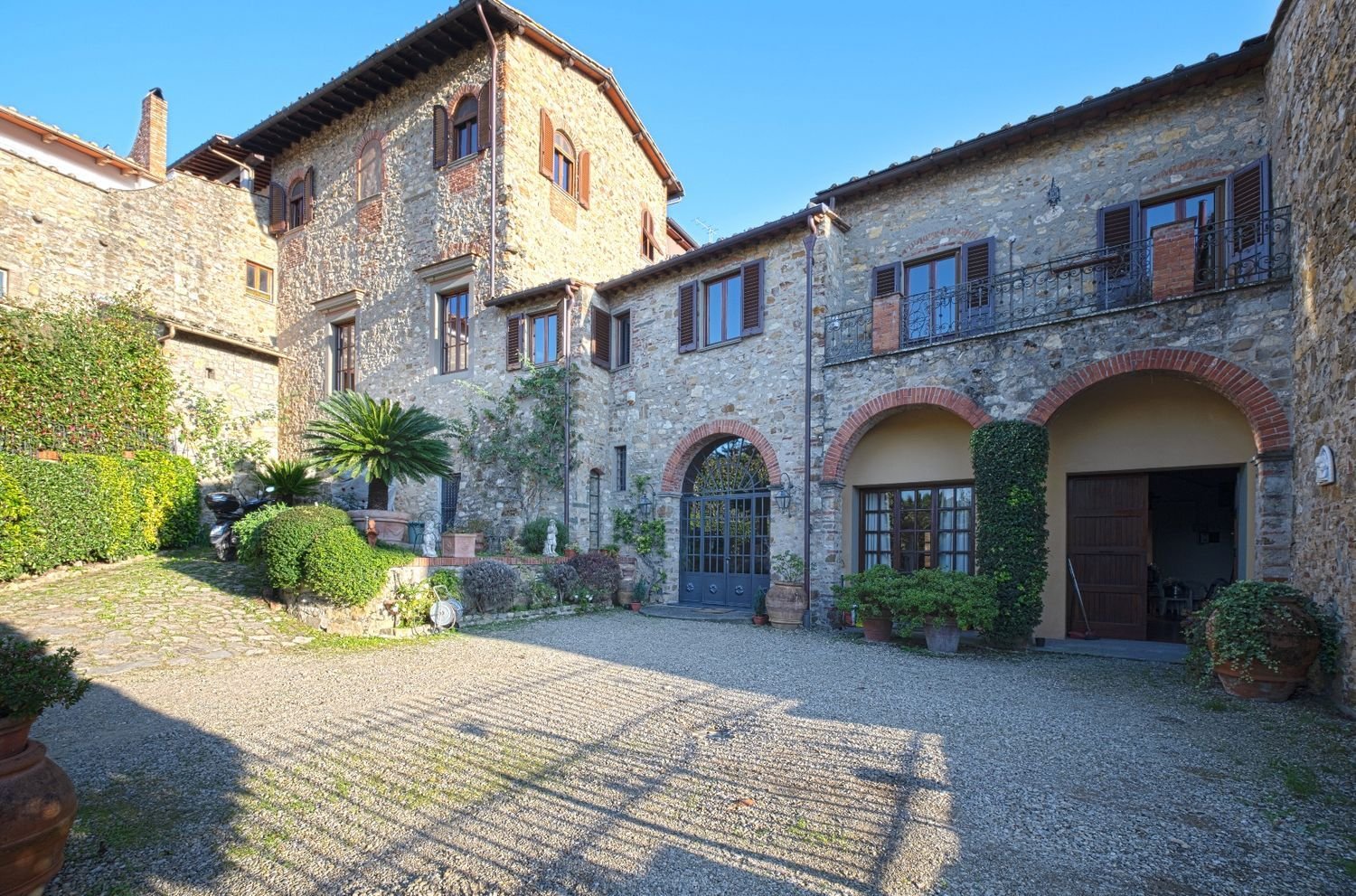 15 bedrooms House in Florence, Italy No. 318124